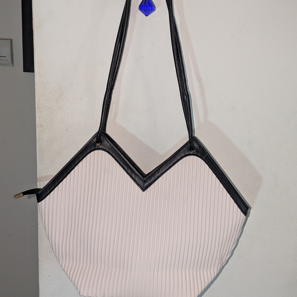 Black and Cream Women's Handbag - Picture 3 of 13